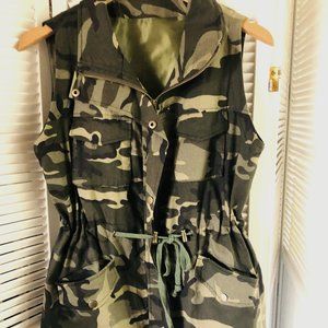 NWOT Camo Cinch Waist Vest Size L